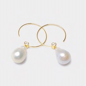 Last one Faux pearl  Earrings Art deco European design